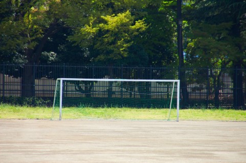 サッカーゴールの大きさは 意外と意外 サッカーでいつもベンチの子供の親が本音で語る物語