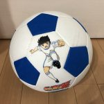 ハードルを下げて子供が無意識にサッカーの自主練を始める超おすすめアイテム『キャプテン翼ボールは友達サッカーボール』をレビューしてみた